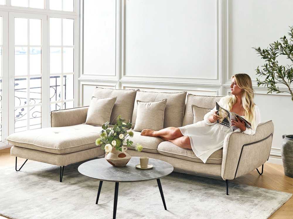 Beliani Trivietė kampinė sofa SERSAN šenilo audinio, smėlio spalvos, dešininė