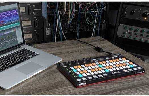 Akai Professional Fire – FL Studio Performance Controller su 4×16 RGB pad matrica, OLED ekranu ir MIDI valdymu
