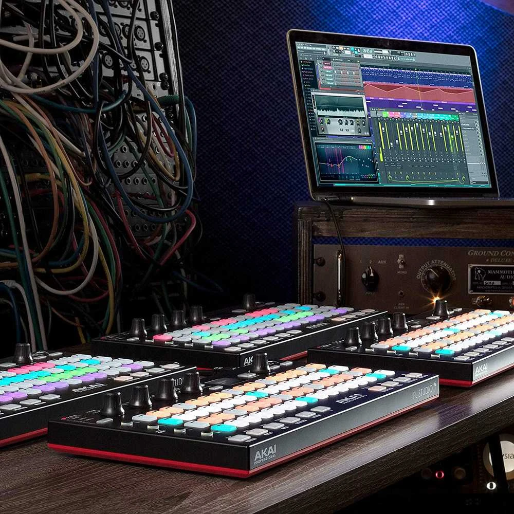 Akai Professional Fire – FL Studio Performance Controller su 4×16 RGB pad matrica, OLED ekranu ir MIDI valdymu