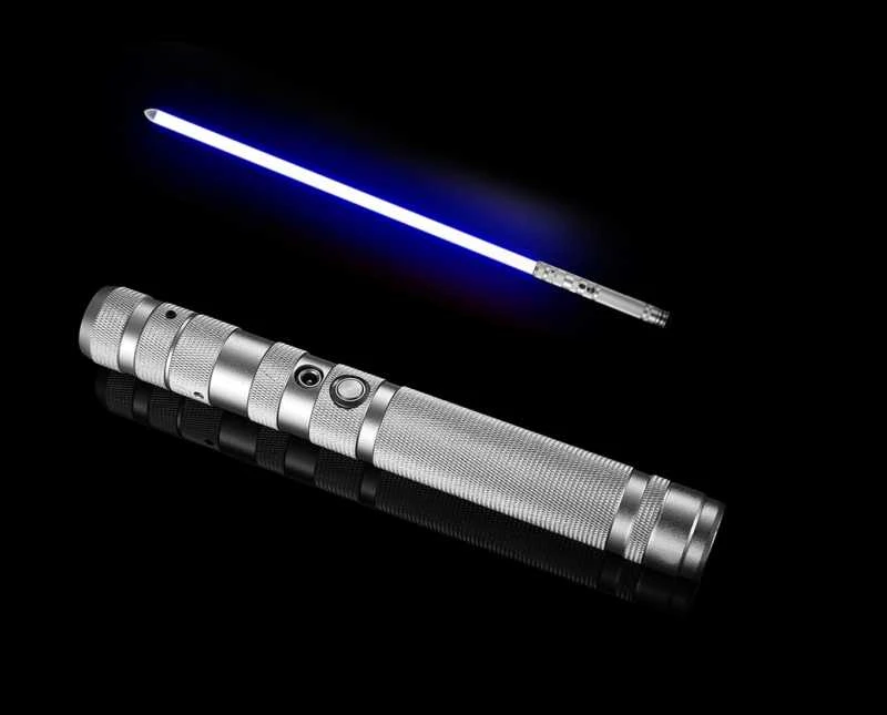 Cosplay lazerinis kardas 75 cm RGB – Metalinė rankena, 7 spalvos, garsas ir šviesos efektai