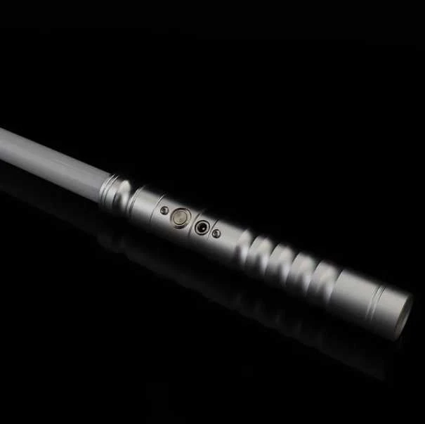 Cosplay lazerinis kardas 75 cm RGB – Metalinė rankena, 7 spalvos, garsas ir šviesos efektai