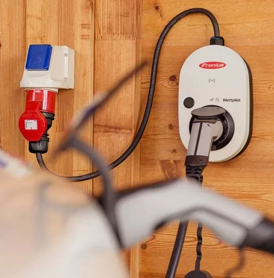 Elektromobilių Įkrovimo Stotelė - Fronius Wattpilot Go 11 J 2.0 Pilka/Juoda