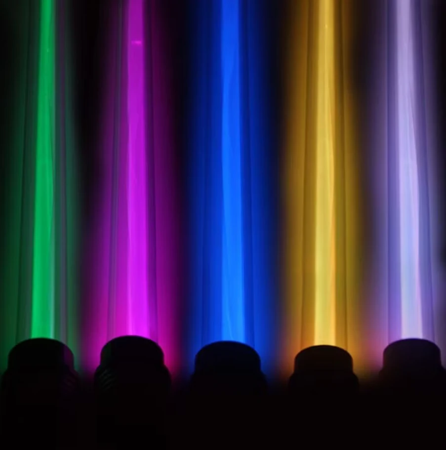LED Šviesos Kardai – Spalvingas švytintis žaislas su garso ir šviesos efektais