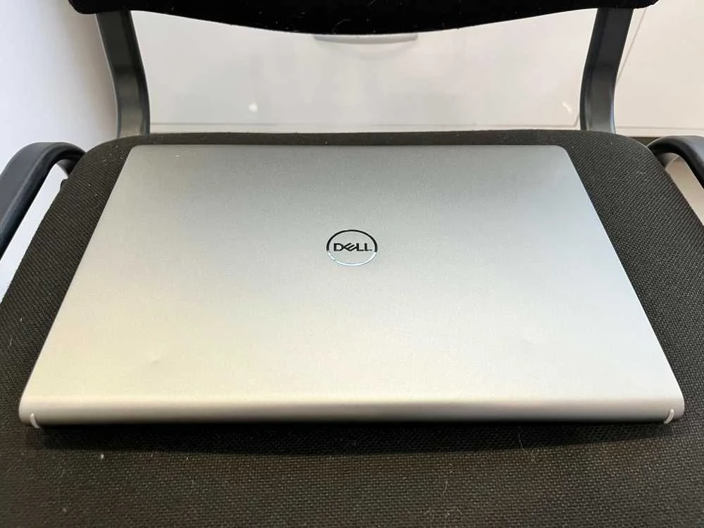 Nešiojamas kompiuteris Dell Vostro 14 3430 - 14" Full HD 1920x1080 WVA Matinis ekranas / Intel i7-1355U iki 5.0GHz (10 branduolių) / 16GB DDR4 3200mhz / 512GB SSD M.2 NVMe PCIe 3.0 / Intel Iris Xe Graphics / WIFI 5 + Bluetooth / HDMI / USB Type-C / RJ45 / Šviečianti klaviatūra / Windows 11 Pro + DOVANA Riva dėklas (Atnaujinta)