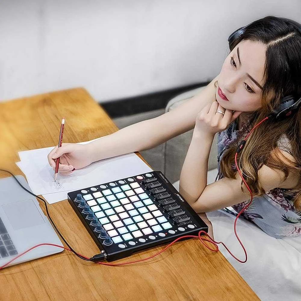 WORLDE MIDI Drum Pad Controller – 48 RGB multi-touch pad’ai, DJ beat maker ir live performance kontroleris