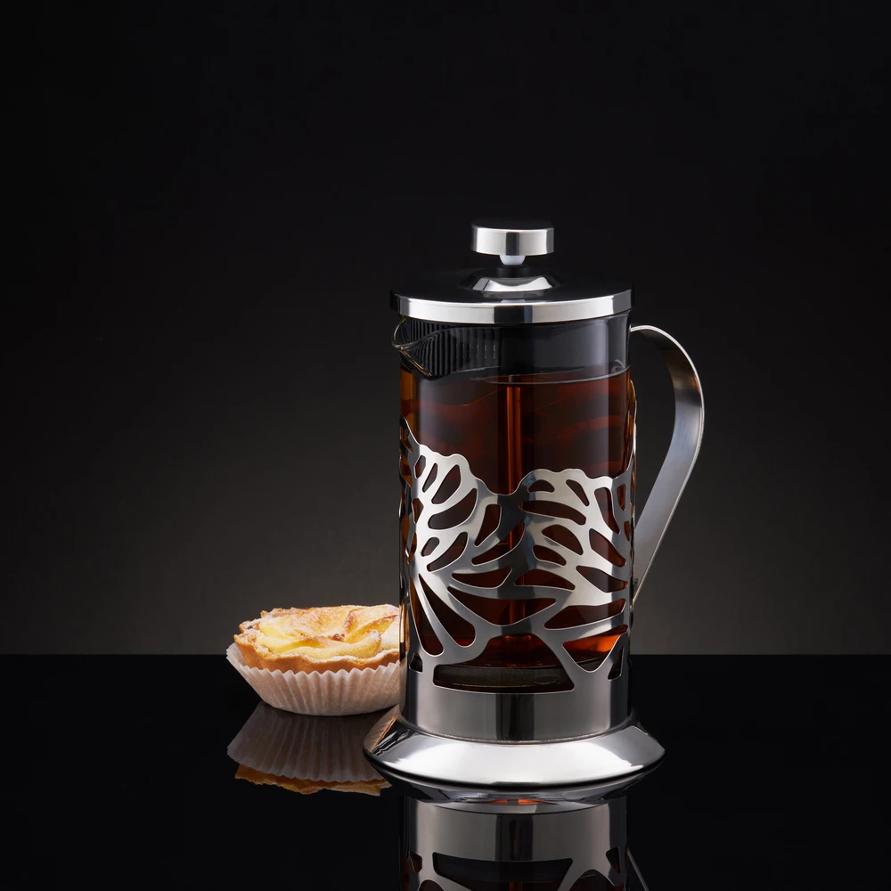 French press kavinukas su metaliniu lapų dekoru
