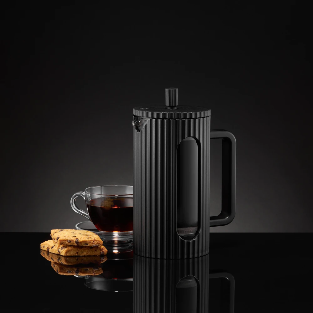 Juodas briaunotas 600 ml kavinukas
