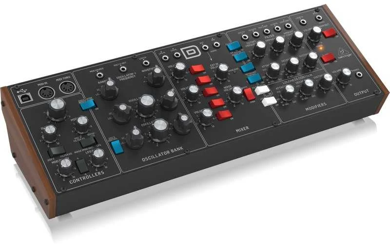 Behringer Model D Juoda
