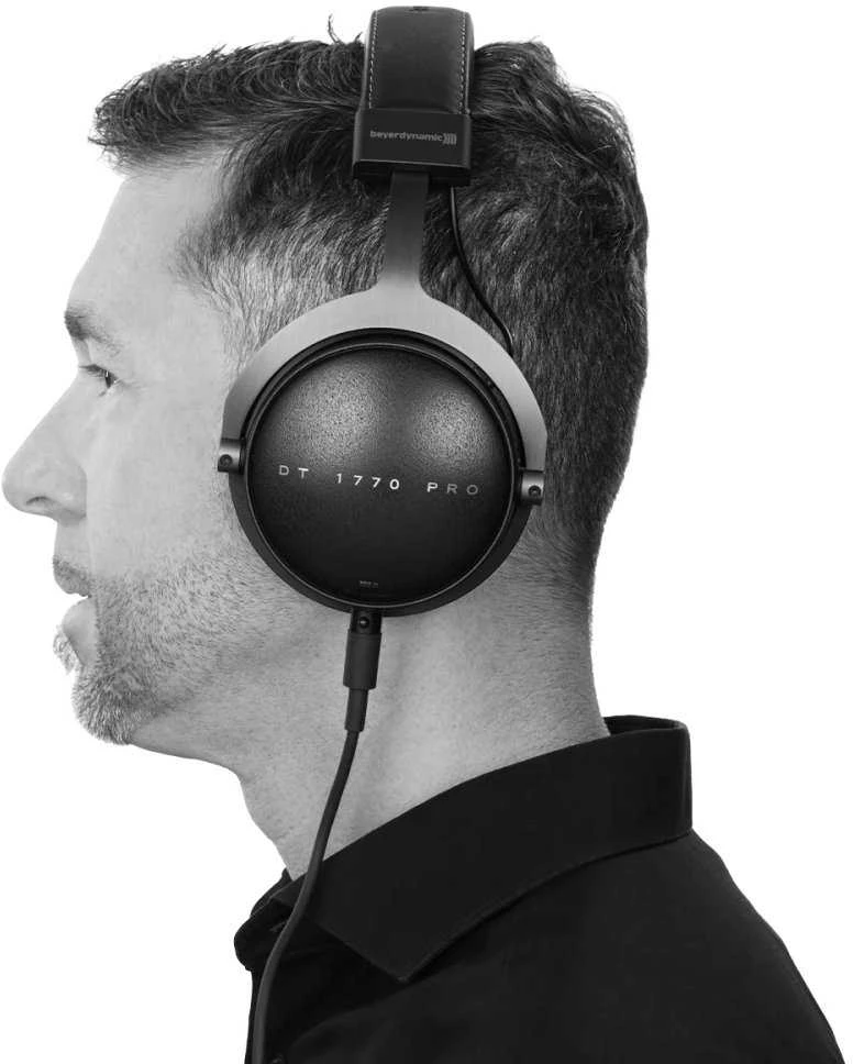 Beyerdynamic DT 1770 PRO MKII ausinės ant vartotojo galvos