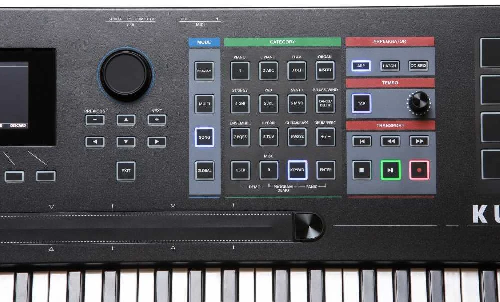 Kurzweil K2700 - sintezatorius/darbo stotis