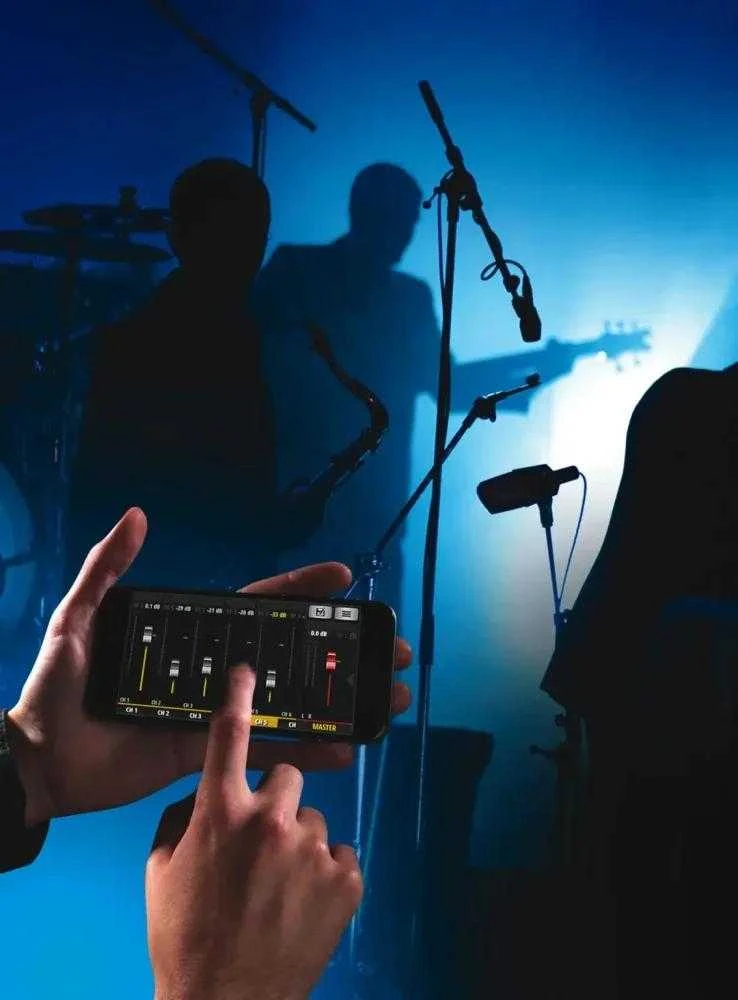 Carruzzo Soundcraft Ui12 12 kanalai