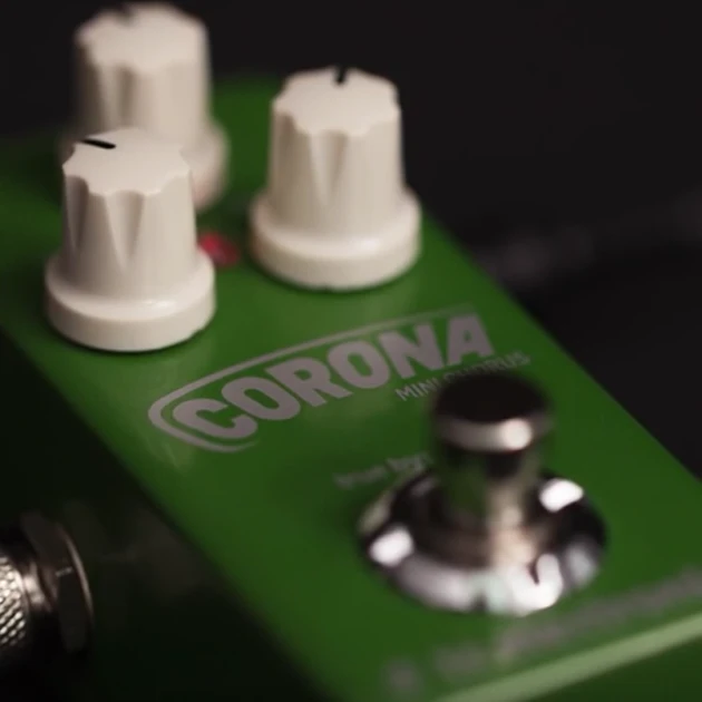 TC Electronic Corona Mini Chorus – chorus efektas su „TonePrint“ technologija kompaktiškame korpuse