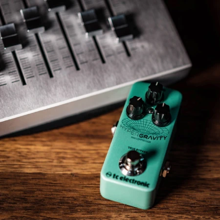 TCC TC Electronic HyperGravity Mini Compress – gitaros efektas