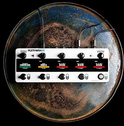 TC Electronic PLETHORA X5 – gitaros multiefektas