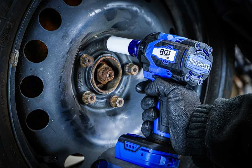 Bgs Technic Akumuliatorinio smūginio veržliarakčio rinkinys | bešepetėlinis | 550 Nm | 18 V | su įkraunama baterija ir greitu įkrovikliu (7390)