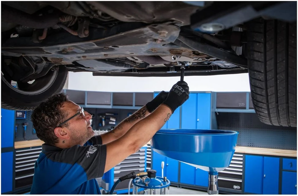 Bgs Technic Alyvos aptarnavimo stotelė su alyvos filtrų raktų rinkiniu | 70 l (7119)