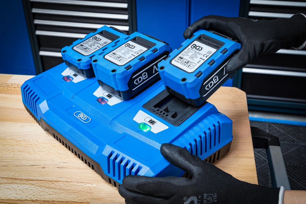 Bgs Technic Daugializdė akumuliatorių įkrovimo stotelė | 18 V | 3 × 2,5 A | BGS (7385)