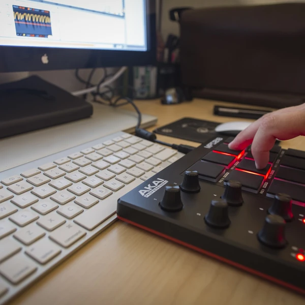 Akai MPD218 garsų maišiklis Juoda