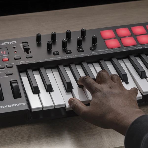 MIDI klaviatūra M-AUDIO Oxygen Pro Mini, juoda