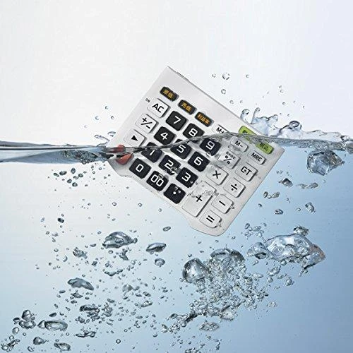 CASIO WD-320MT skaičiuotuvas vandenyje