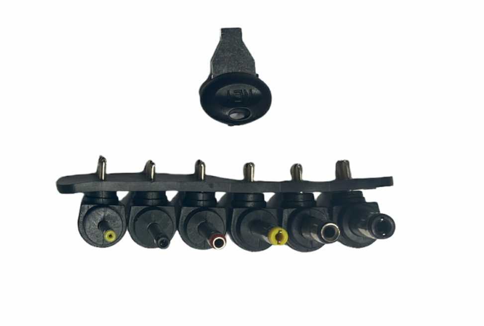 CP UCH1 Universal 12/30W (Maks. 2,1A) Barošanas adapteris + USB 3-12V manuāls slēdzis un 6 spraudņi juodas (OEM)