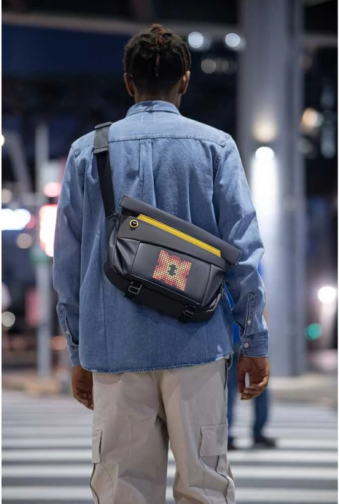 Divoom Pixoo Sling Bag V Premium Laikapstākļu izturīga soma ar Led Pixel Art Displeju & App vadību Melna