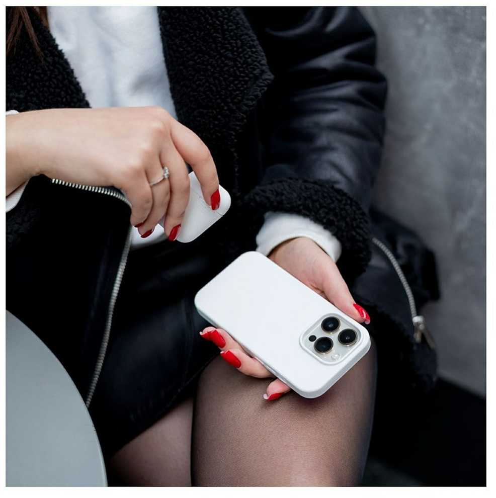 Evelatus Apple iPhone 15 Pro Max Premium Magsafe Soft Touch Silikoninis dėklas Baltas
