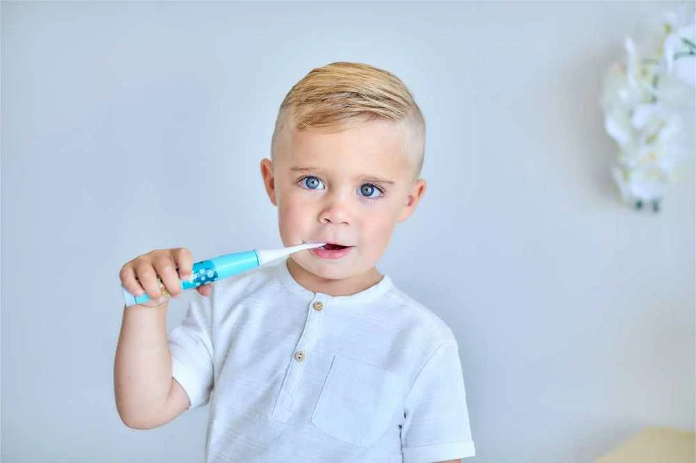 Dantų šepetėlis MARCUS&MARCUS interaktyvus rinkinys su silikoniniu dantų šepetėliu OLLIE