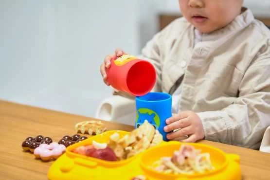 MARCUS&MARCUS silikoninis kūdikio mokymosi puodelis LUCAS, 118 ml