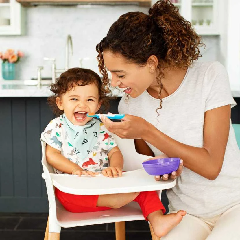 MUNCHKIN dubenėlių su dangteliais rinkinys ir du šaukšteliai LOVE A BOWL