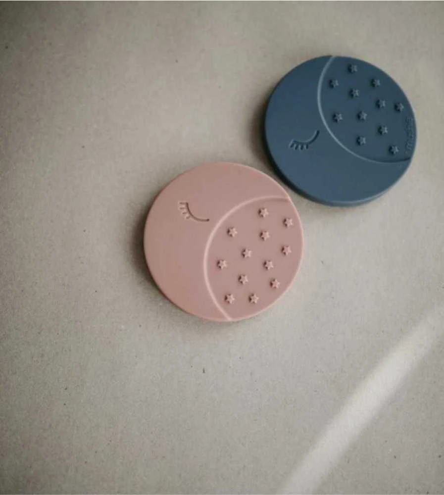MUSHIE silikoninis kramtukas MOON, Cloudy Mauve