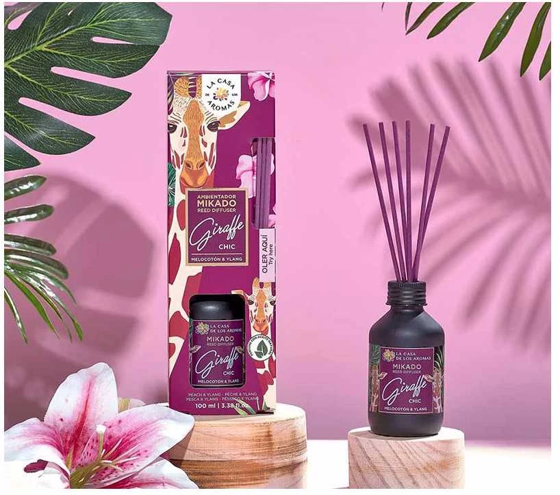 Drėkintuvas La Casa De Los Aromas Giraffe Chic persikų ir ylang mikado oro gaiviklis 100ml