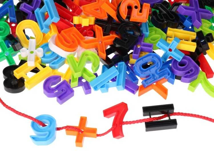 Yerl Skaičių rinkinys su matematinias ženklais