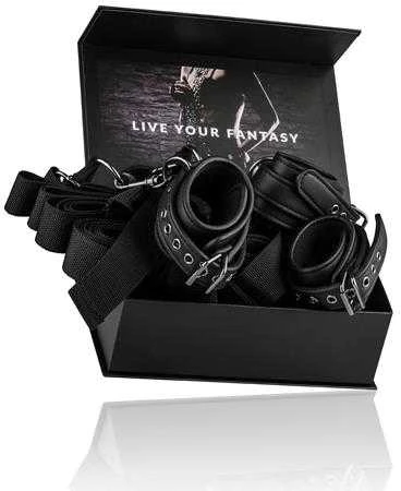 Bdsm diržų ir antrankių rinkinys dovanų dėžutėje