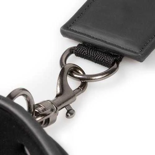 Bondage dirželis su metaliniu karabinu