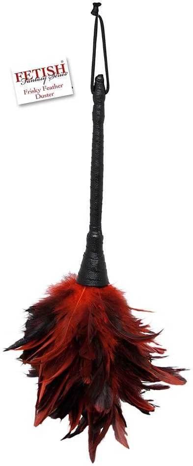 Feather Duster su raudonomis plunksnomis ir juoda rankena