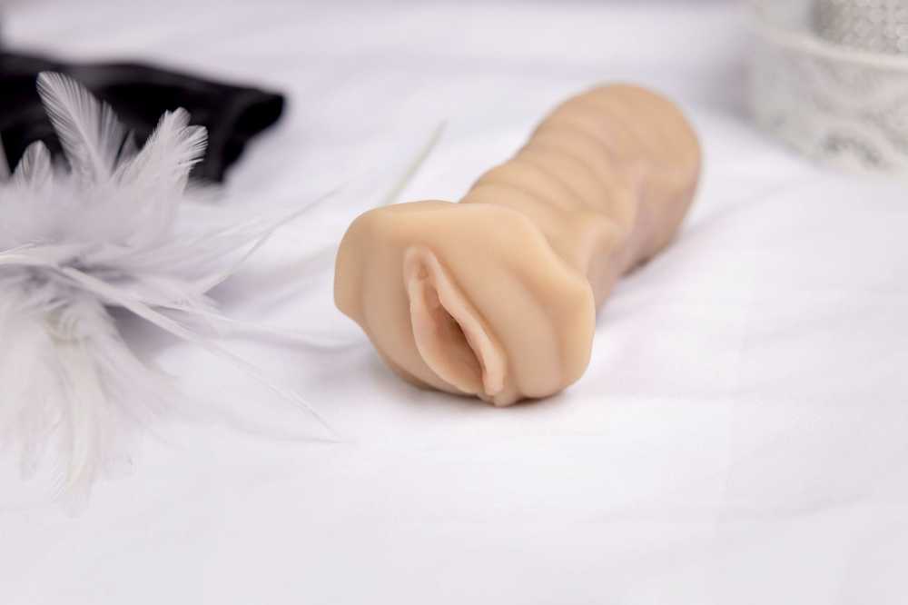 Shots „S Line“ DIRBTINIS PUSYS CYBERSKIN REALISTIC MASTURBATOR Tvirtas pjūvis 13,4 cm