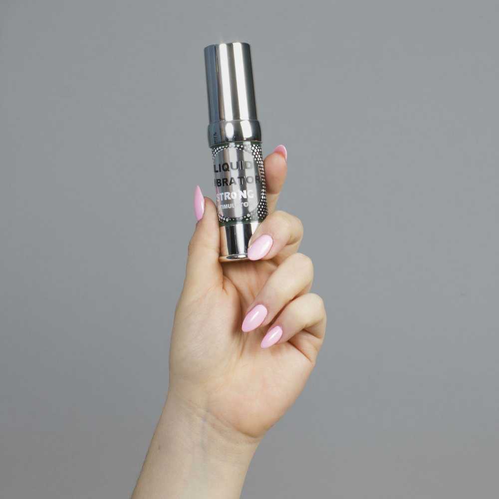 Secret Play Strong Stiprus stimuliuojantis skystas vibratorius 15 ml