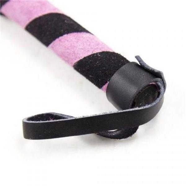 Violetinis botagas su juoda odine riešo kilpa