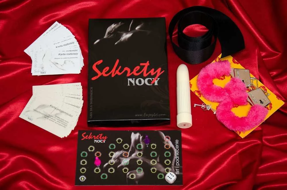 V Play V Žaiskite erotinį meilės žaidimą poroms – nakties paslaptys