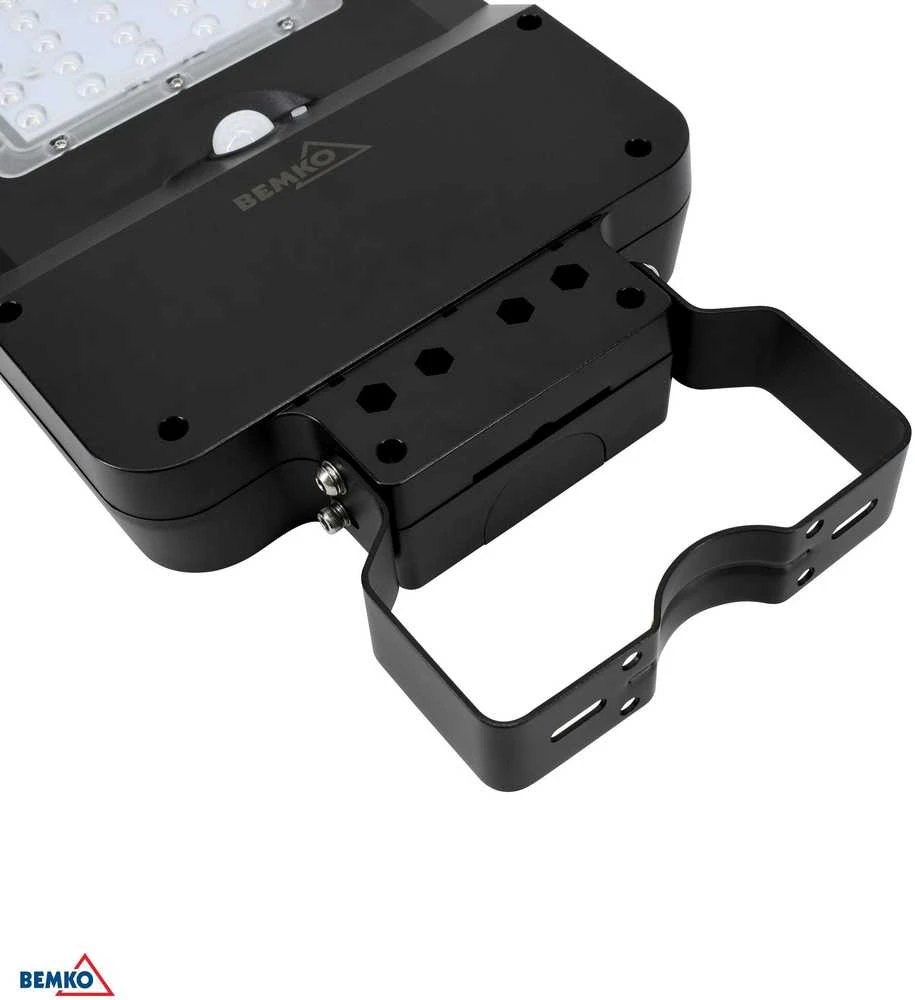 Carruzzo SOLARNA OPRAWA ULICZNA LED BEMKO SOLGER 20W 3000LM 3000/4000/6000K IP65 Juoda CZ. PIR
