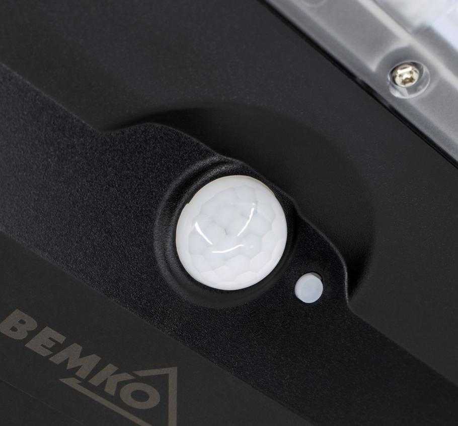 Bemko 15W LED gatvės šviestuvas su saulės baterija ir judesio davikliu, juodas, 4000K, IP65