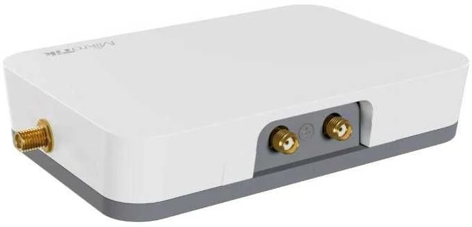 Maršrutizatorius Mikrotik KNOT LR8G tinklų sietuvas / valdiklis 100 Mbit/ai