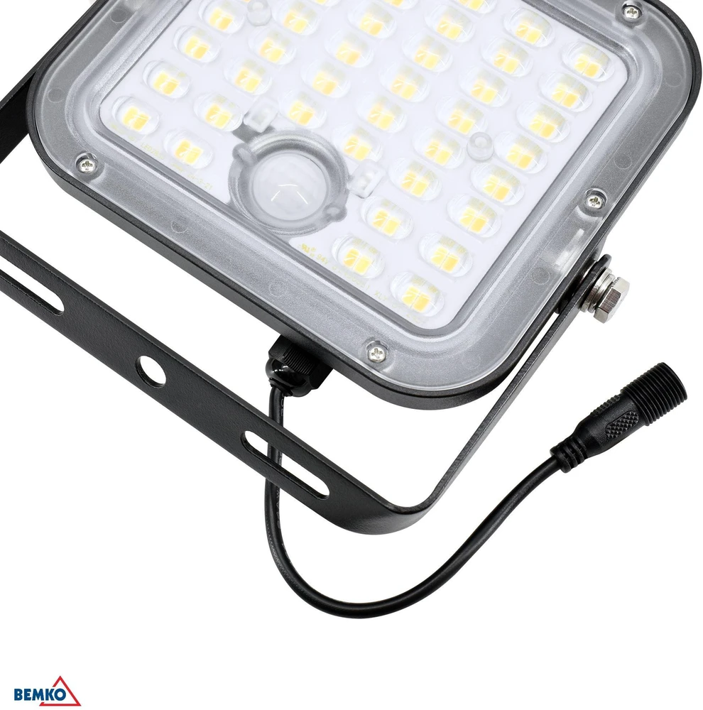 BEMKO SOLPAR LED saulės energija varomas prožektorius 10W 1500lm 3000/4000K IP65 Juoda PIR jutiklis
