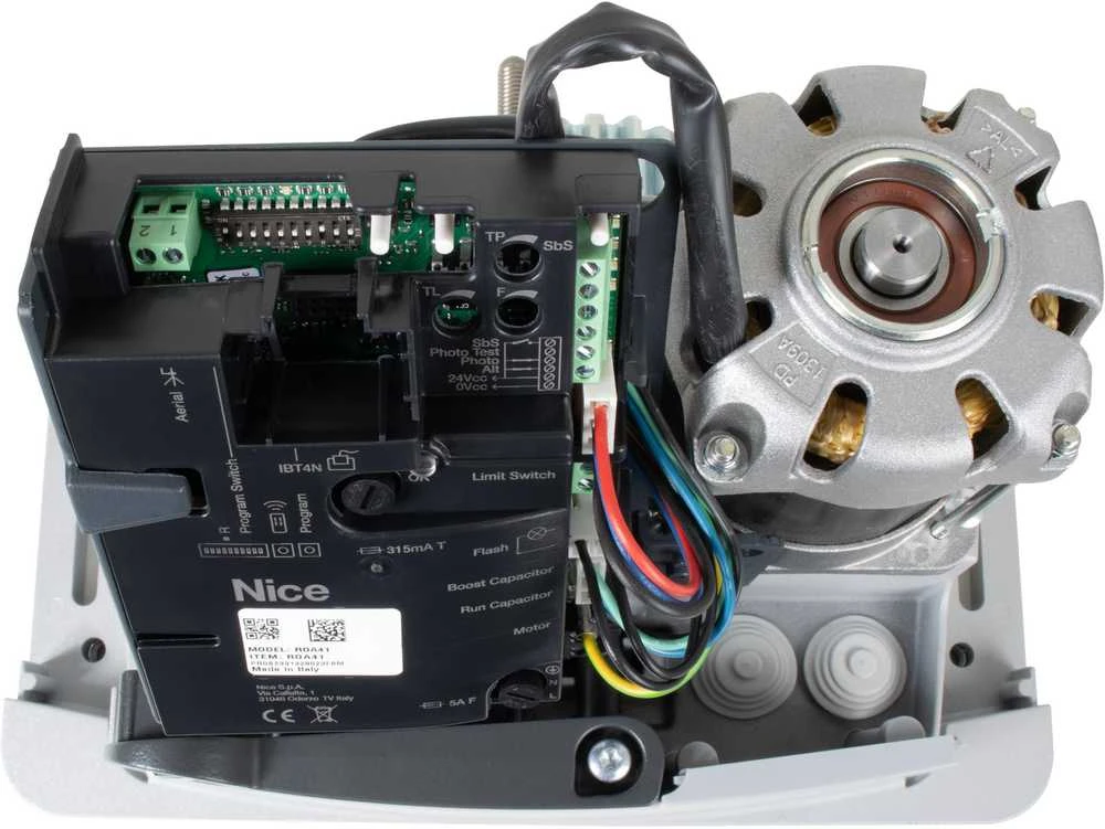 NICE ROBO 600 komplektas stumdomiems vartams (be fotoelementų)