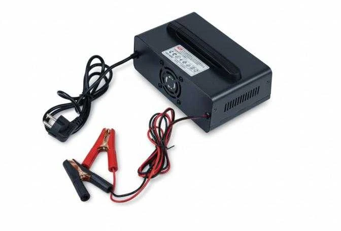 „Smart Volt“ lenkiškas lygintuvas 12V/24V 15A A20 Juodas