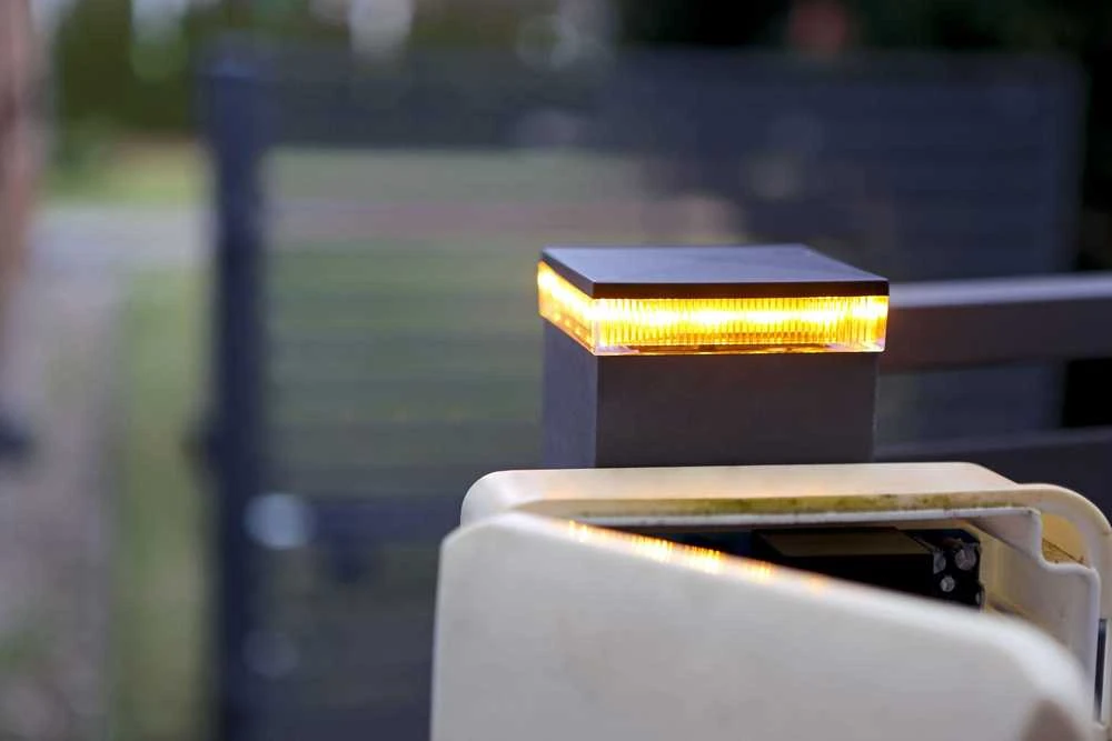 Proxima LED apšvietimas ir įspėjamoji lemputė, POLE 12-230V AC/DC