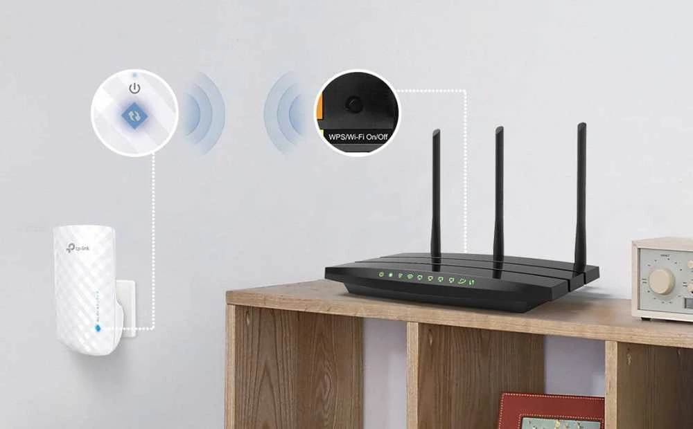 TP-LINK AC750 Wi-Fi diapazono plėstuvas prie sienos prijungtas 3 vidinės antenos 433Mbps esant 5GHz + 300Mbps esant 2,4GHz diapazono plėstuvo režimui WPS