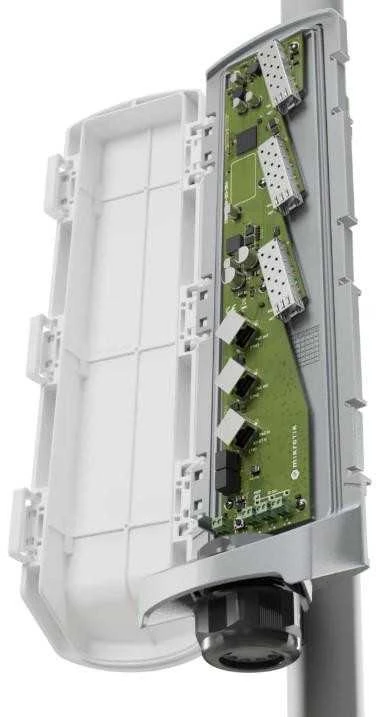 Šakotuvas Mikrotik GPERx6 | Komutatorius | 3x GbE, 3x SFP+, PoE, IP66