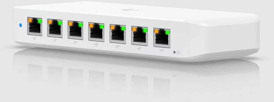 Šakotuvas Ubiquiti | Komutatorius | USW-Ultra | Valdomas L2 | Montuojamas į lentyną | Gigabito Ethernet (varinis) jungčių kiekis: 8 | PoE/PoE+ jungčių kiekis: 7